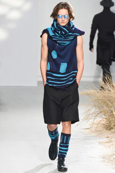 Look 10